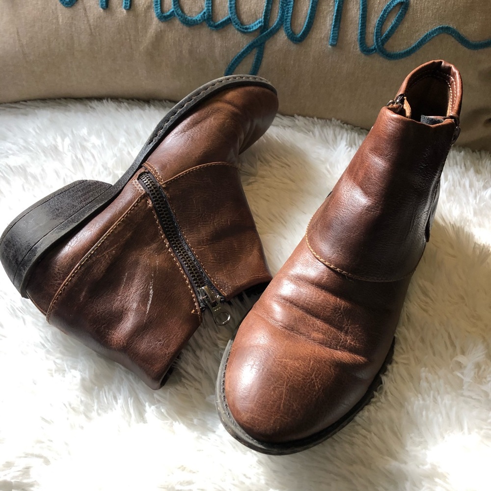 b.o.c Vegan Leather boots size 8